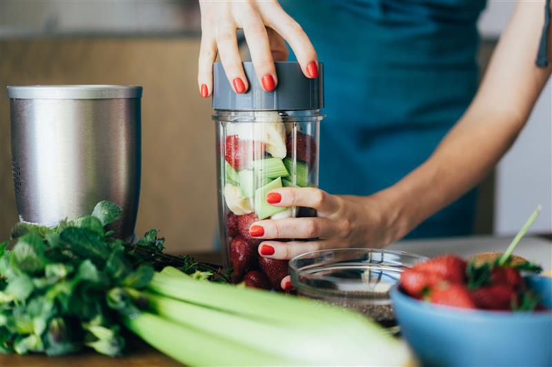 How to Use a Portable Juicer Blender? 7 Simple and Common Ways to Use a Portable Blender!